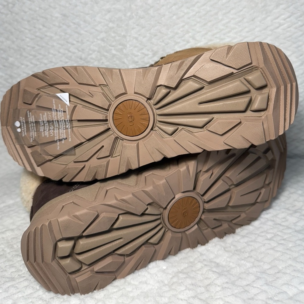 UGG TerreTrail Cozy Winter Boots with Shearling Interior - Picture 4 of 7